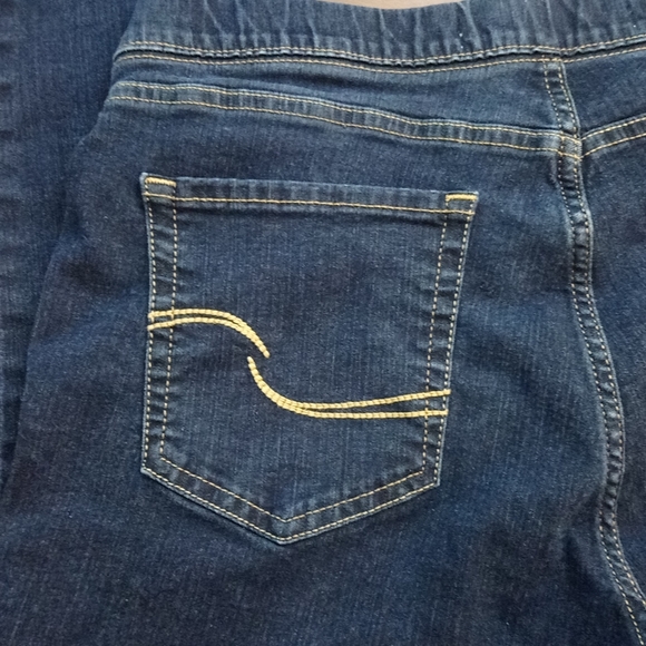 Signature Levi Strauss Totally Shaping Pull On Skinny Jean Jeggings - Picture 8 of 10